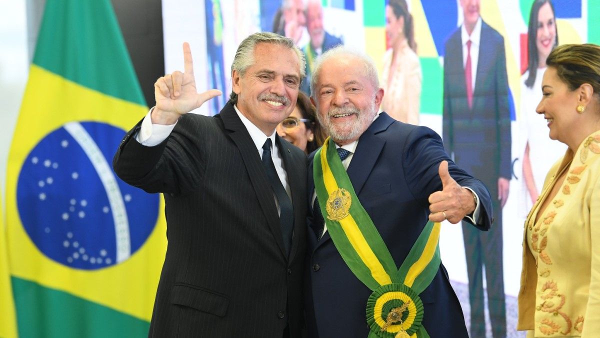 Alberto Fernández saludó a Lula en la presentación oficial como presidente en el Planalto