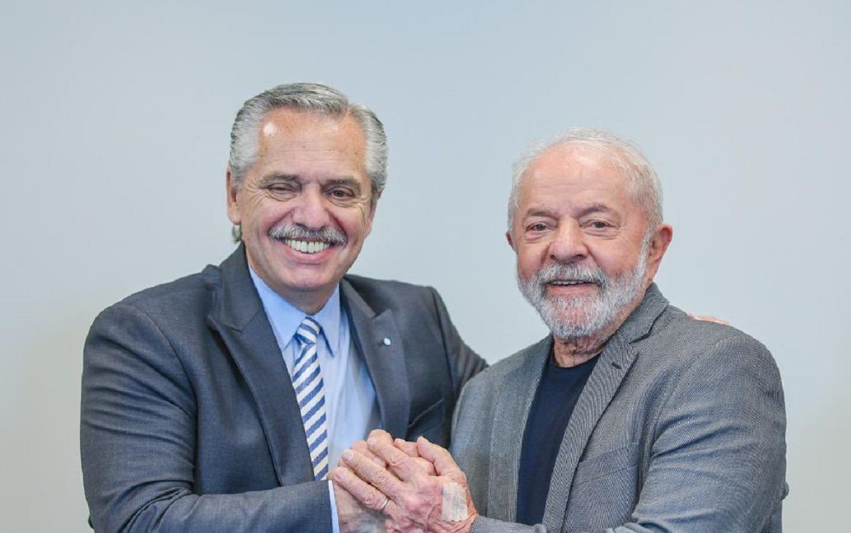 Alberto Fernández viajó a Brasil para encontrarse con Lula tras la victoria