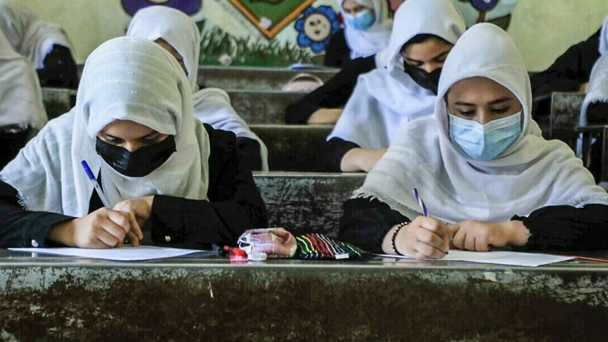 La máxima autoridad de la ONU instó al movimiento islamista talibán que gobierna en Afganistán a reabrir las escuelas secundarias para niñas