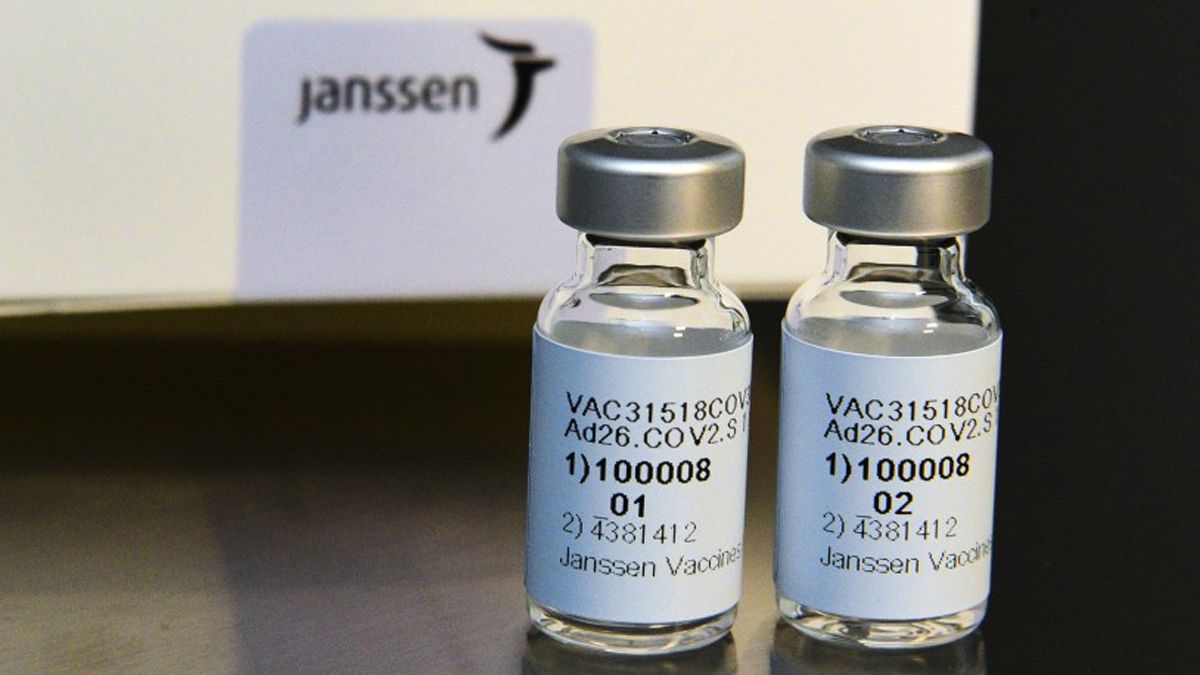La vacuna de Janssen genera menos anticuerpos iniciales pero se sostienen más que Pfizer y Moderna