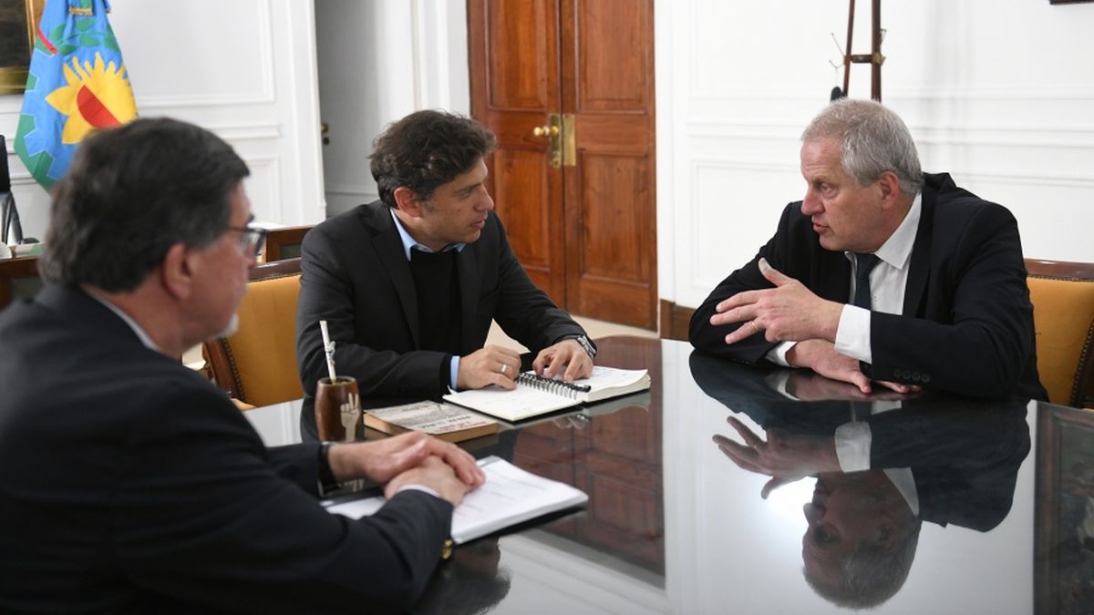 Kicillof y Perczyk firman el convenio. / Foto: Prensa