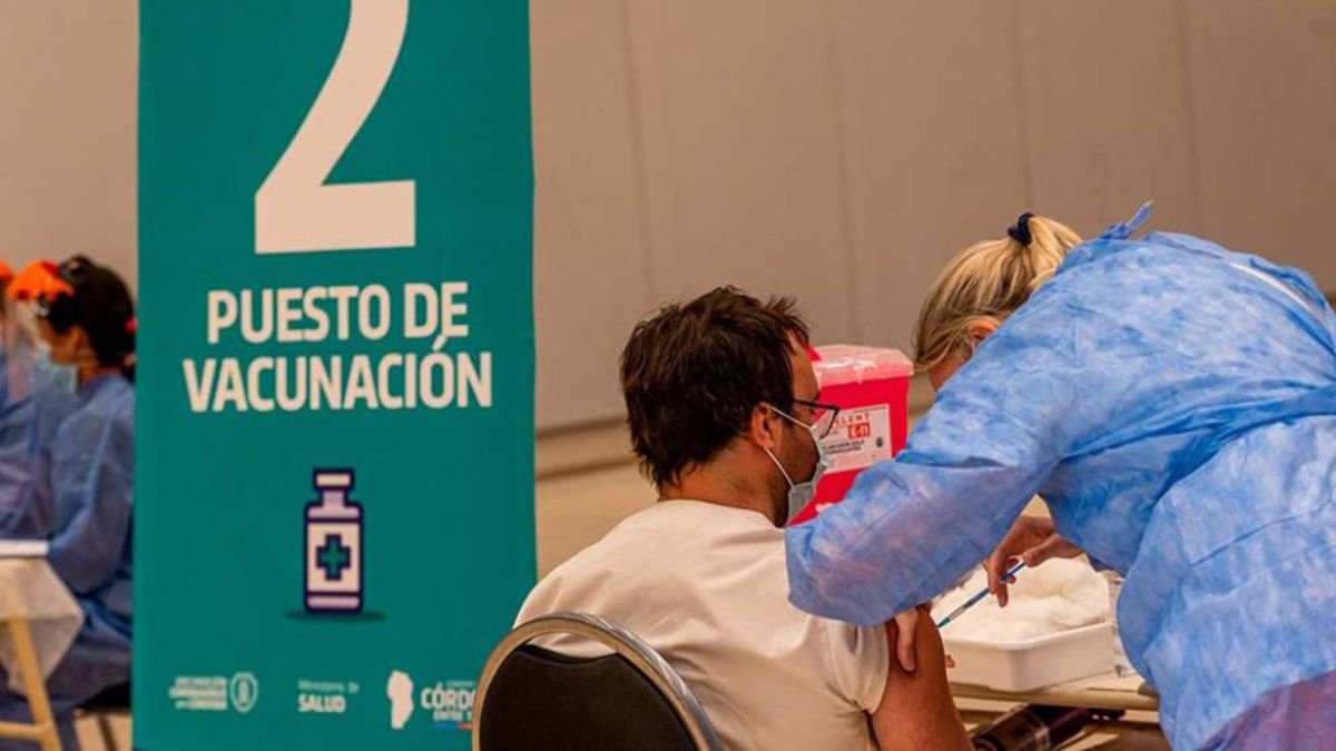 Córdoba: el 71% de la población completó el esquema de vacunación