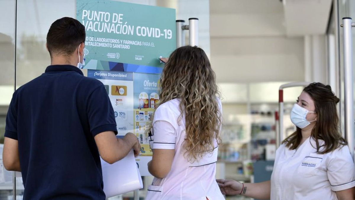 Comenzaron a vacunar en farmacias de la provincia de Córdoba